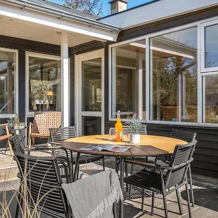 Yall - 1km From The Sea By Interhome *